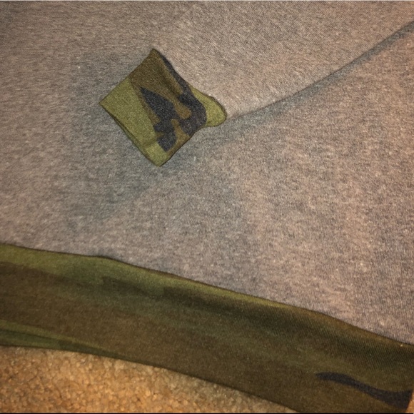🆕🚹Lg Alt. Apparel EUC Grey&Camo Crewneck,EUC🔥‼️ - Picture 5 of 7